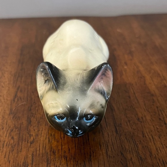 Vintage Enesco Ceramic Crouching Siamese Cat
Figurine 4.5" - Picture 2 of 6